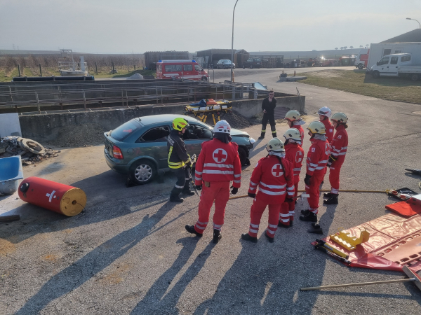 Notfallsanitäterlehrgang bei Feuerwehr Karlstetten